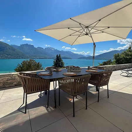A 100metres Du Avec Terrasse Privee - Vue Panoramique Sur Le شقة